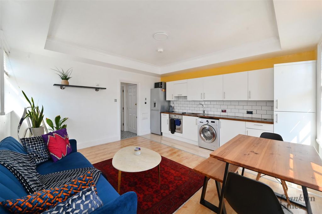 Property photo 3 of 9 Commercial-Road (5).Jpg