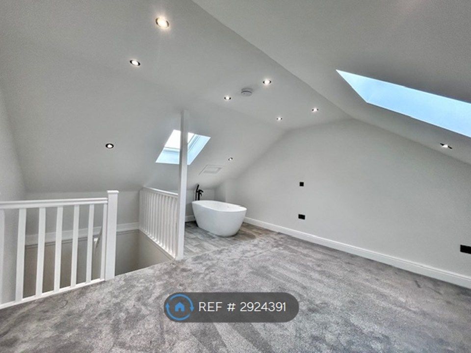 Property photo 3 of 20 Master Bedroom With Freestanding Bath