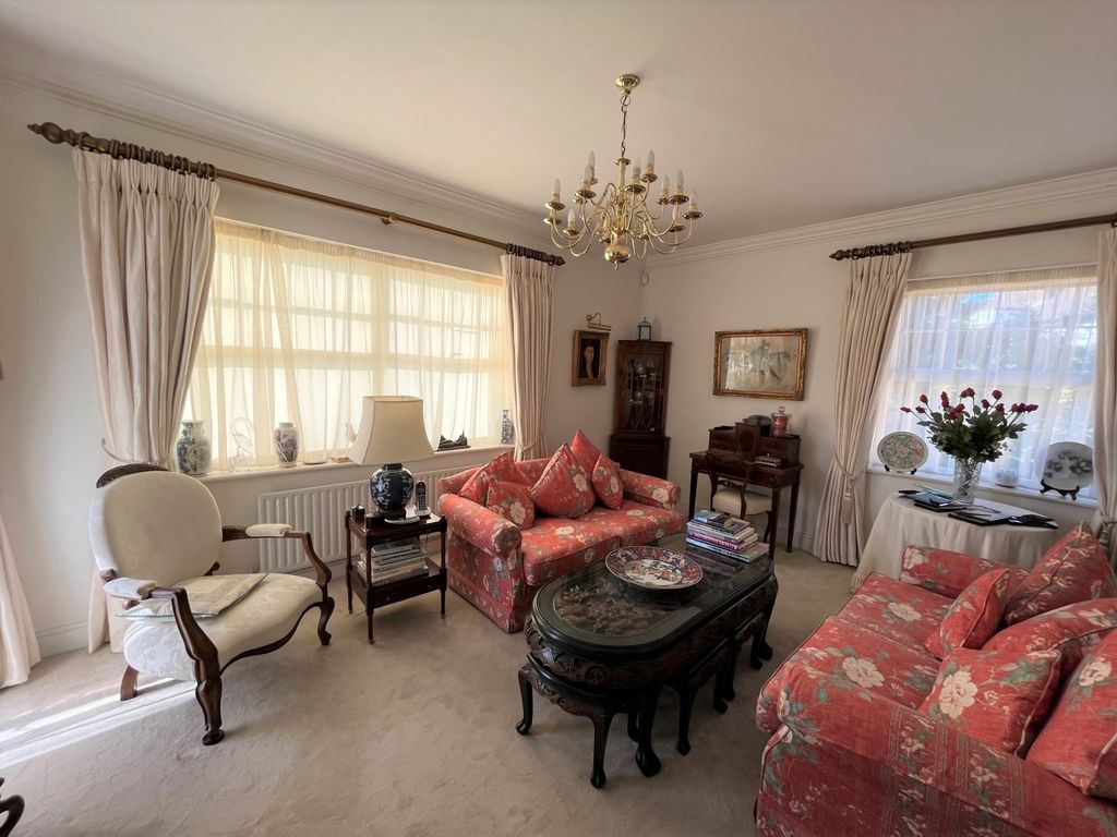 Property photo 2 of 8 9Dd