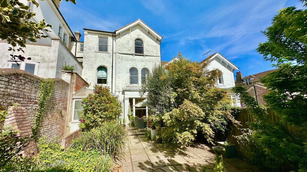 Property photo 1 of 30