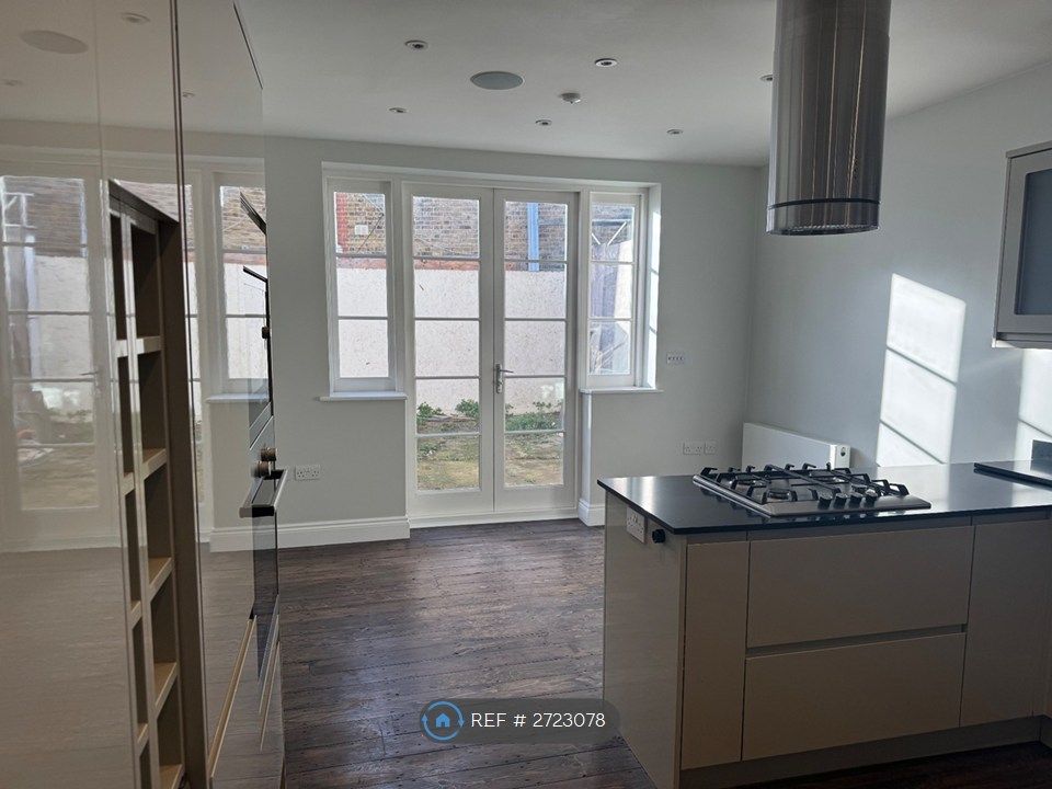 Property photo 3 of 12 Kitchen/Diner