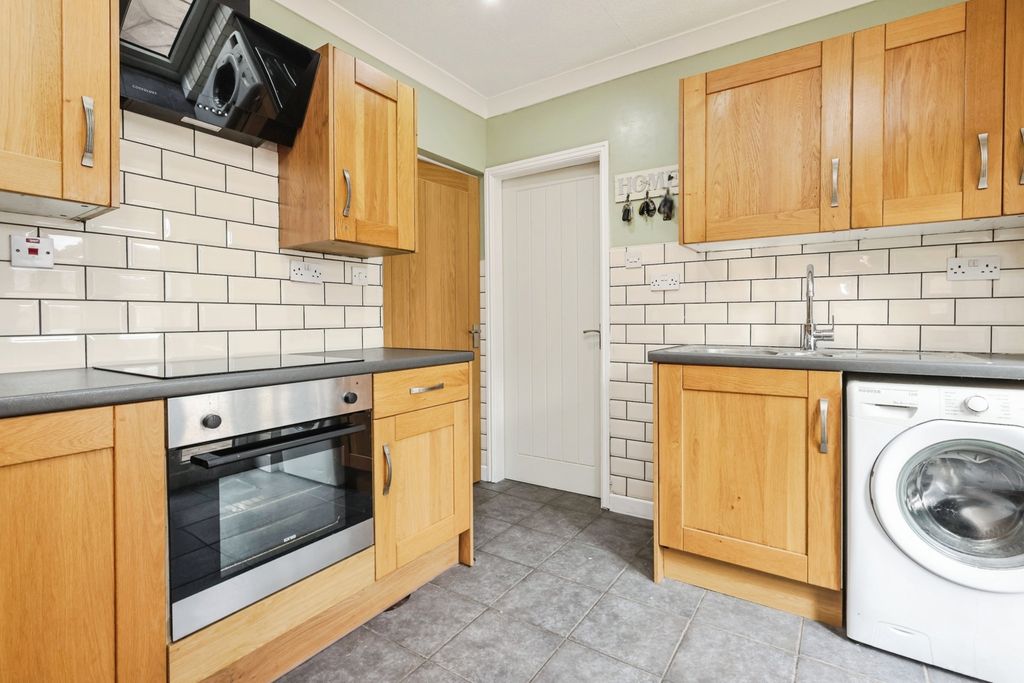Property photo 3 of 17 Kitchen