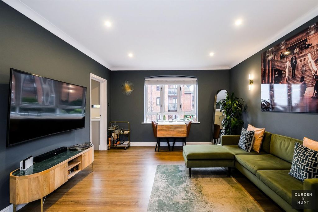 Property photo 3 of 20 Boleyn Court-6_Web.Jpg