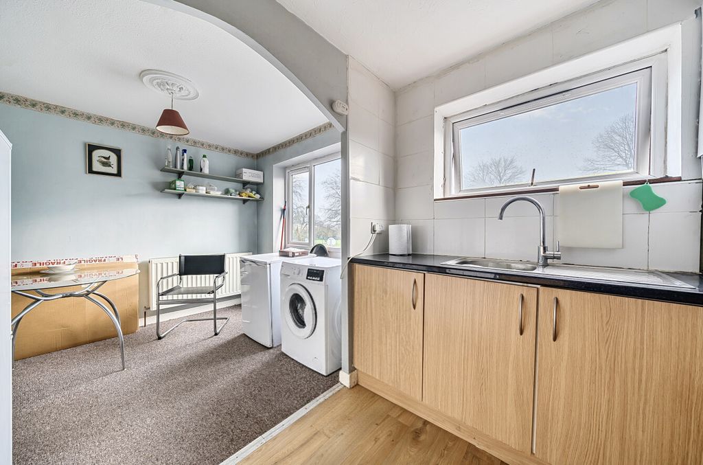 Property photo 2 of 15 1405285-13-698A18...