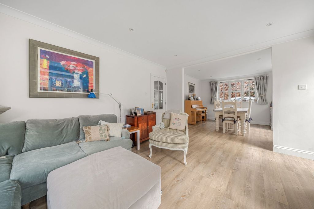 Property photo 3 of 25