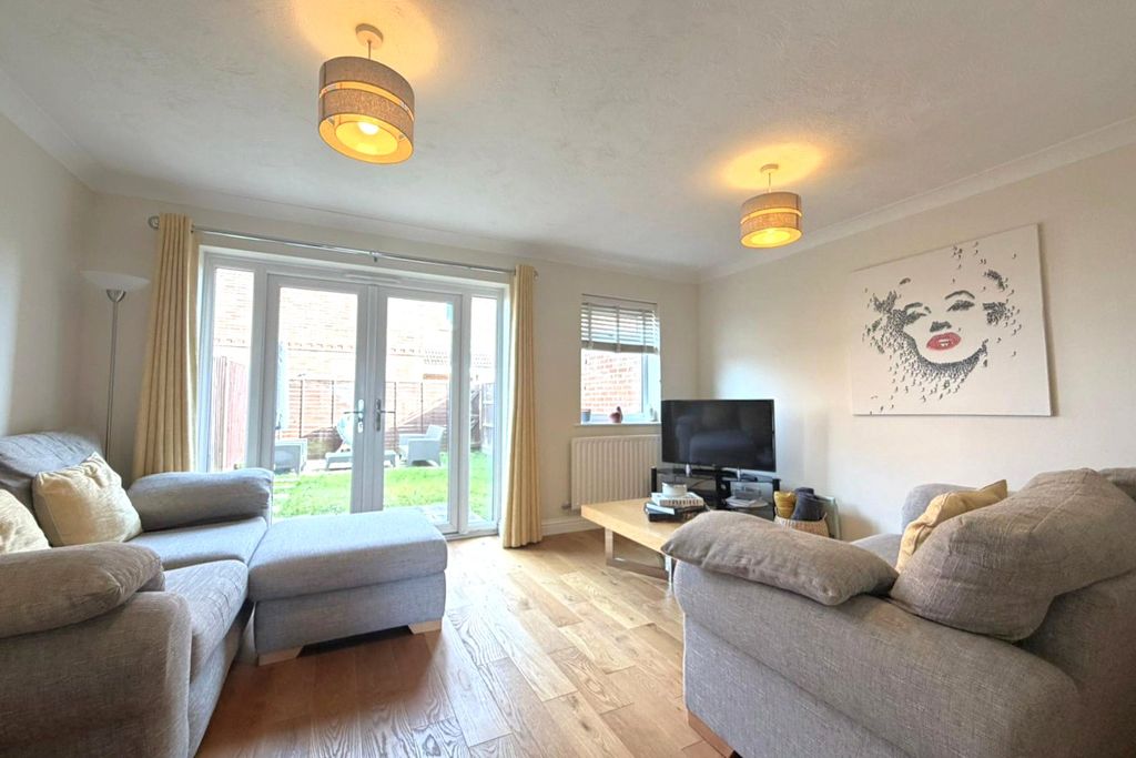 Property photo 2 of 11 Picture No. 32