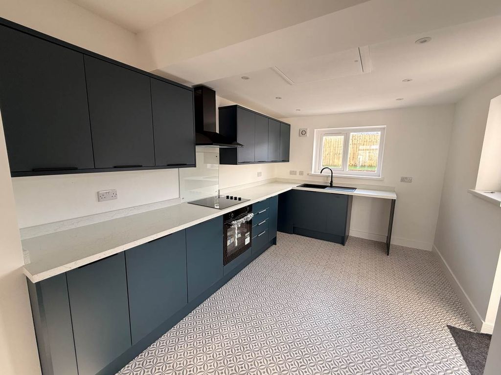 Property photo 2 of 13 Kit