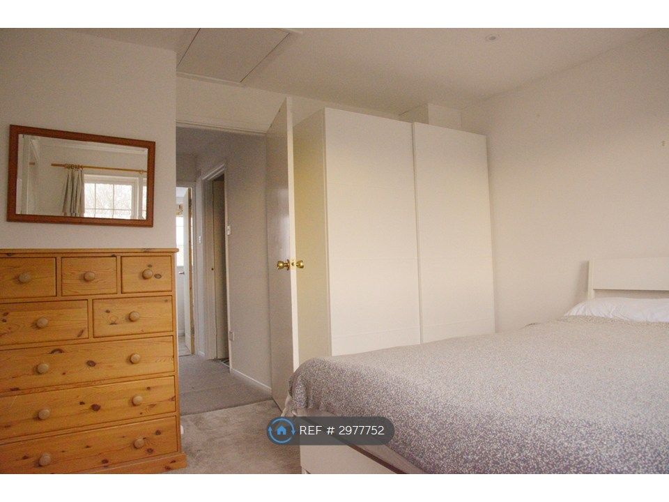 Property photo 2 of 8 Main Bedroom