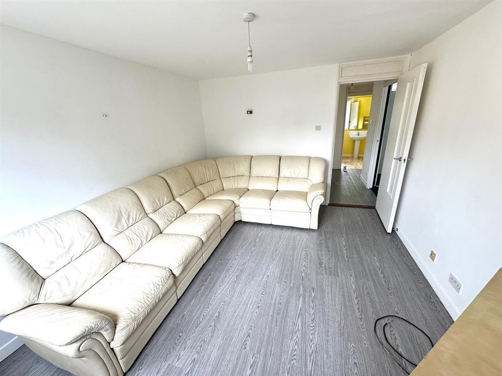 Property photo 3 of 11 Livi.Jpg
