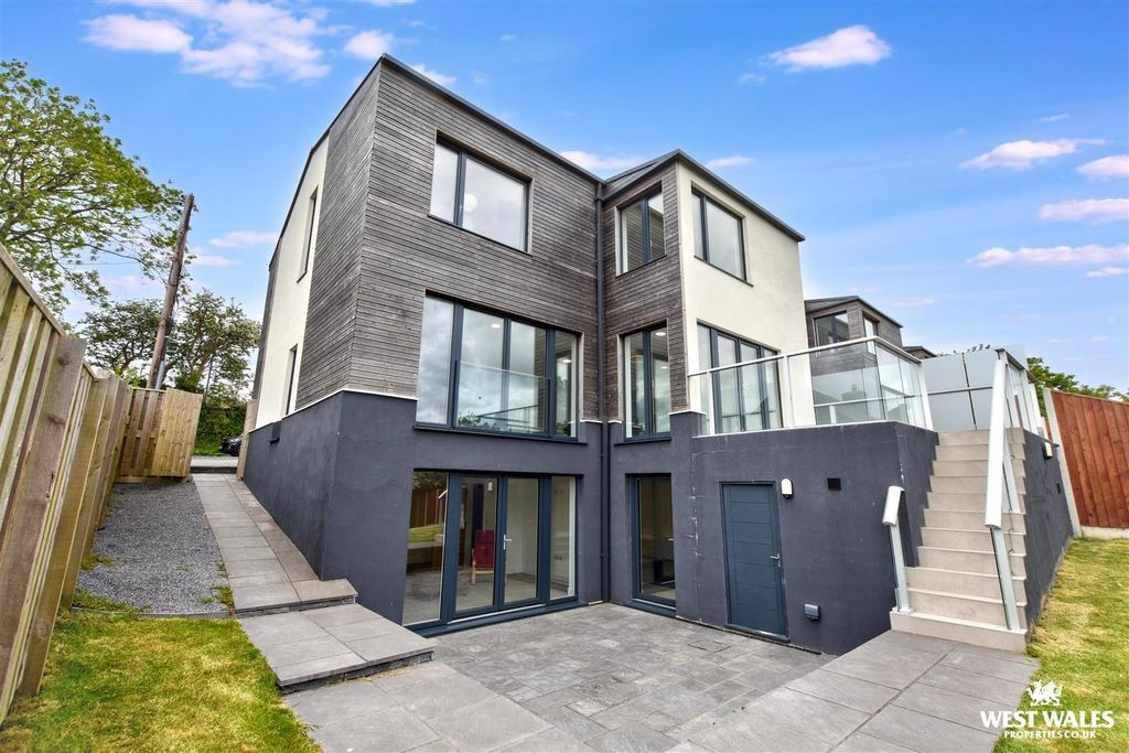 Property photo 1 of 30 32 (2).Jpg