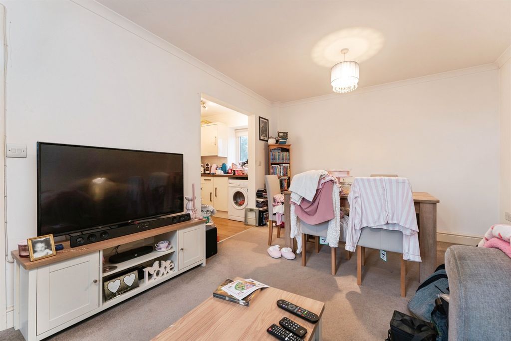 Property photo 3 of 6