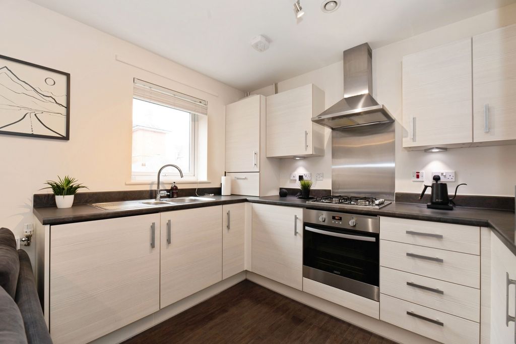 Property photo 2 of 7 Kitchen