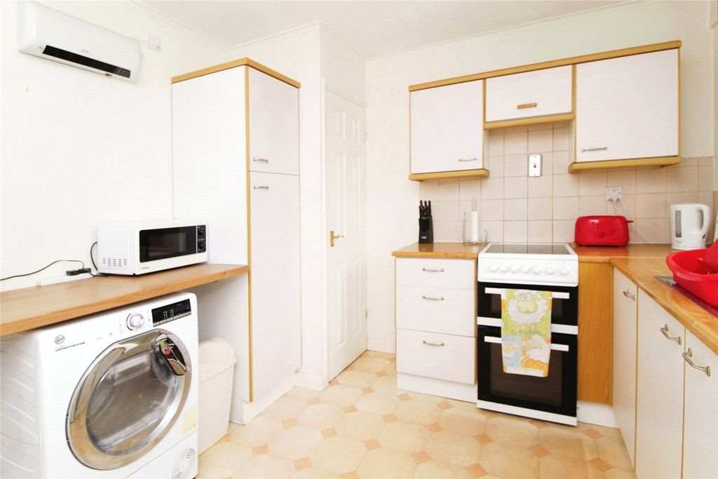Property photo 2 of 28 Kitchen