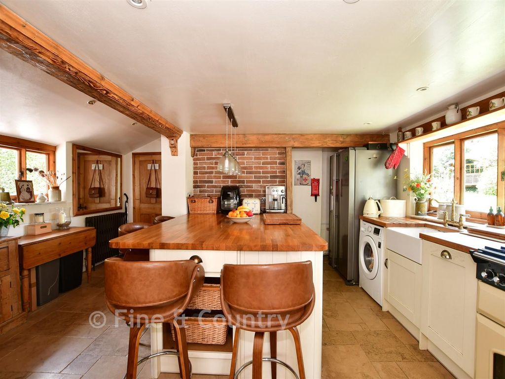 Property photo 3 of 16 Kitchen