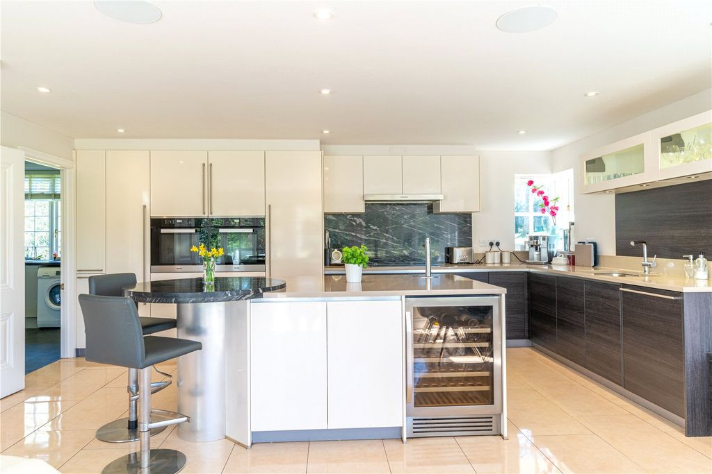 Property photo 3 of 22 Kitchen Island