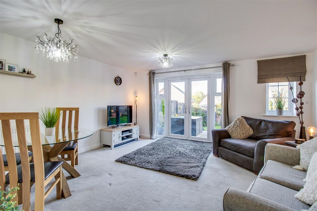 Property photo 3 of 14 Lounge/Diner