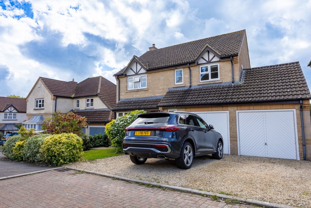 Property photo 1 of 49