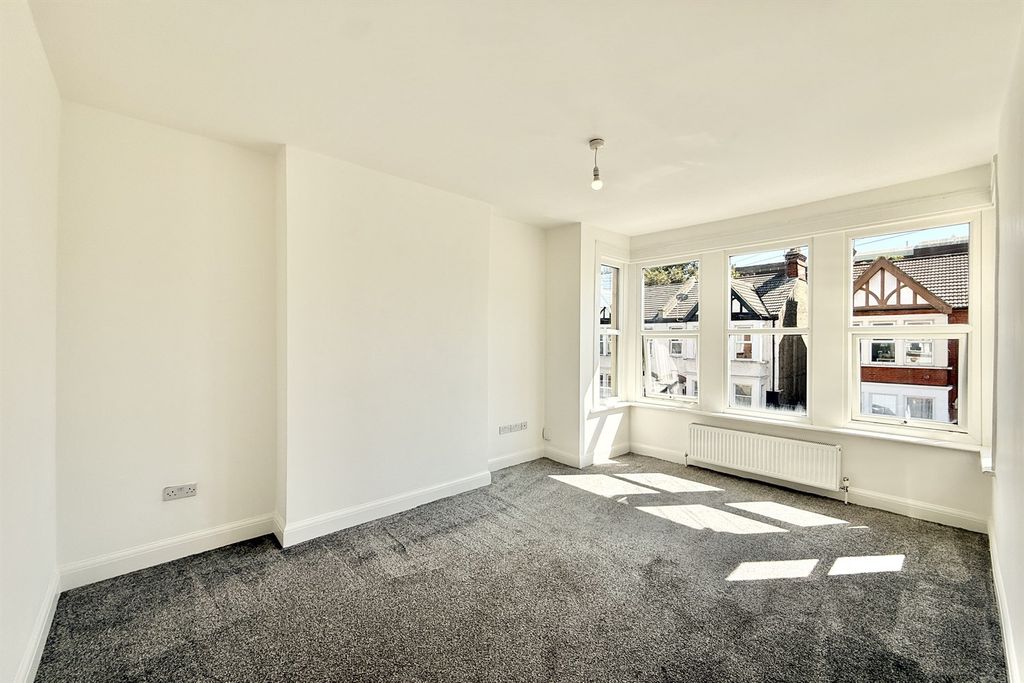 Property photo 1 of 6 (Main)
