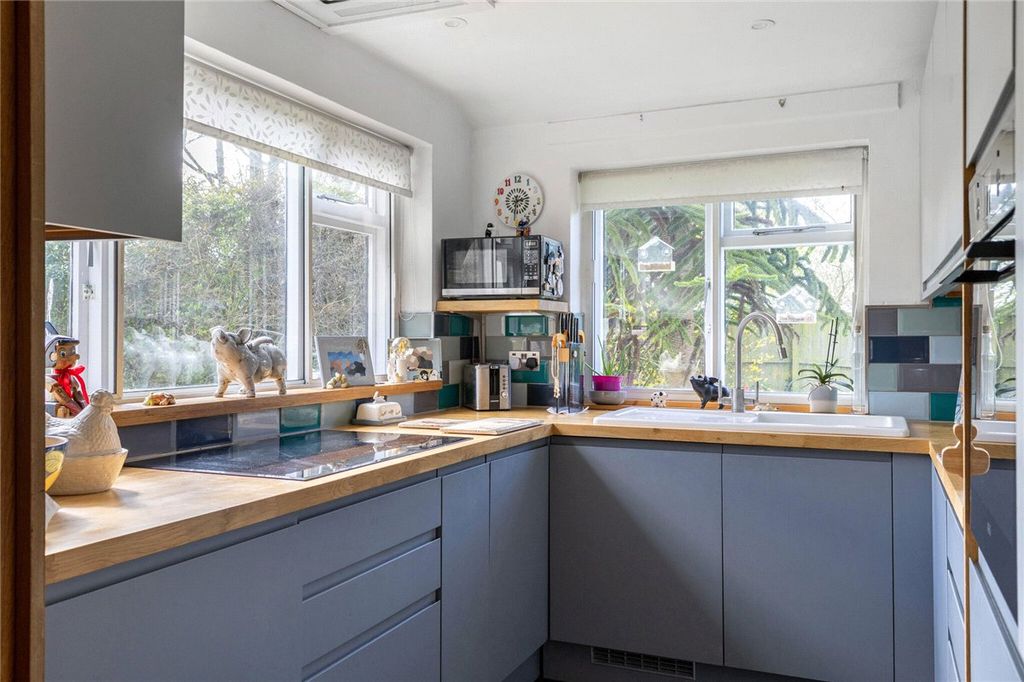 Property photo 2 of 14 Kitchen