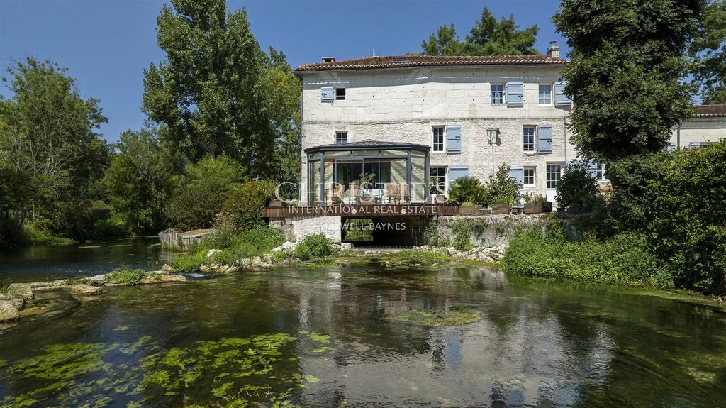 Property photo 1 of 29 A Remarkable 16th-Century Mill, 370 m², With A Guest House, Near Saintes