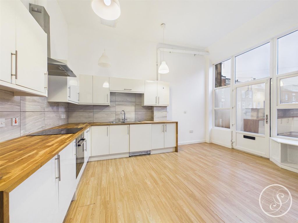 Property photo 3 of 9 Cam02071G0-Pr0833-Still004.Jpg