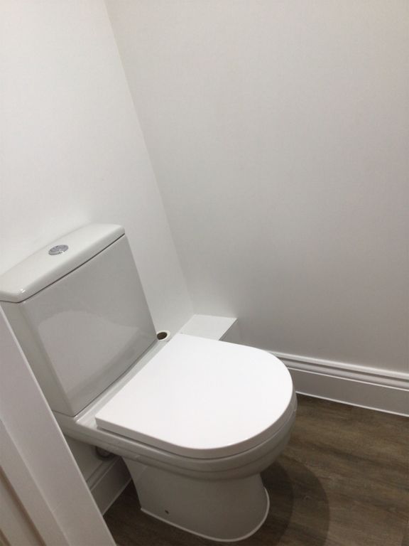 Property photo 2 of 20 Cloakroom