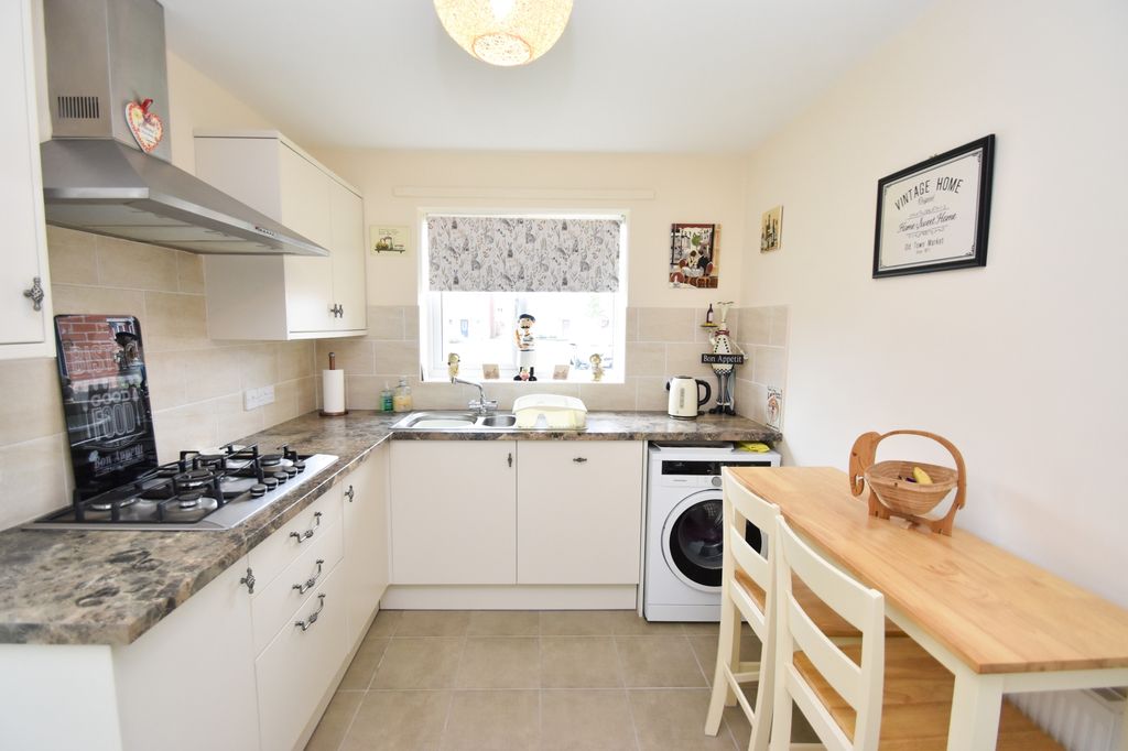 Property photo 2 of 14 Kitchen