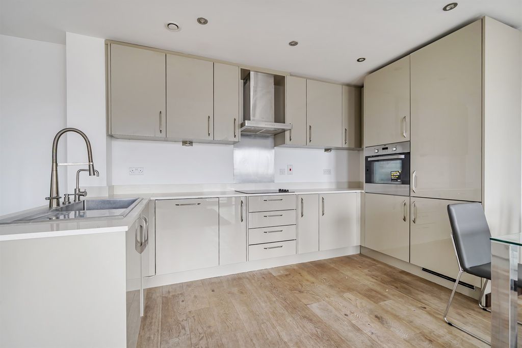 Property photo 2 of 9 Kitchen