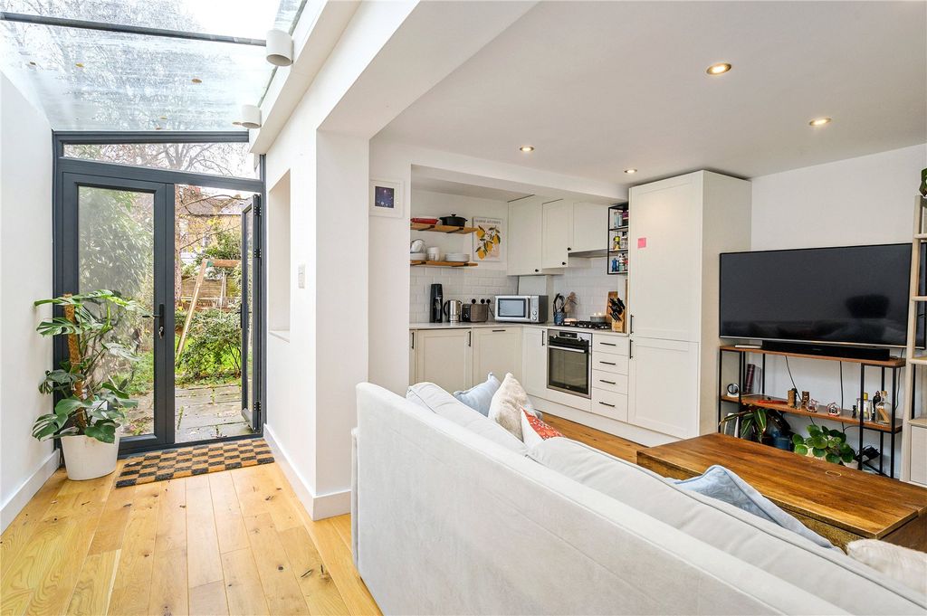 Property photo 2 of 9 Reception/Kitchen