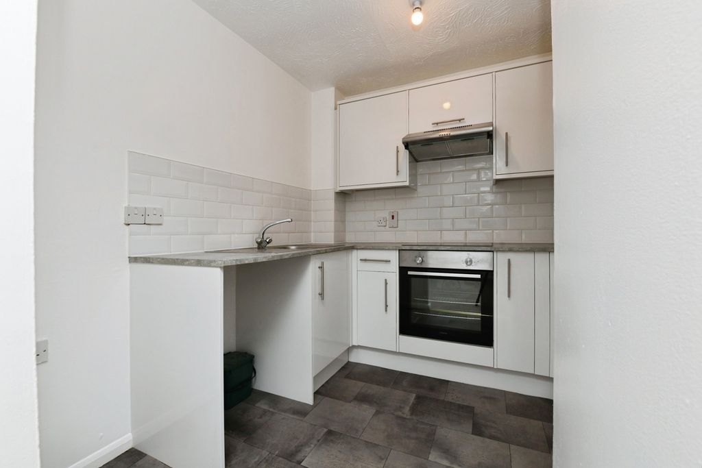 Property photo 3 of 10 Pbox-Img.Jpg