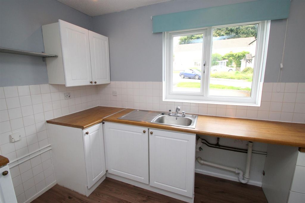 Property photo 2 of 6 90 Yeo Kitc.Jpg