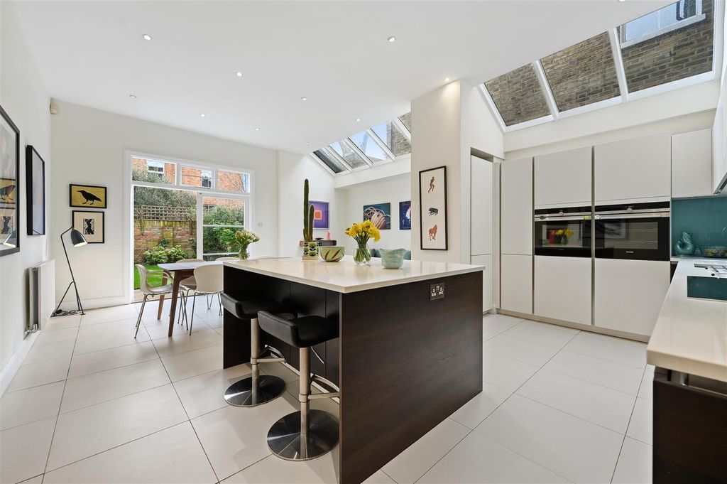 Property photo 1 of 13 Addison Gardens