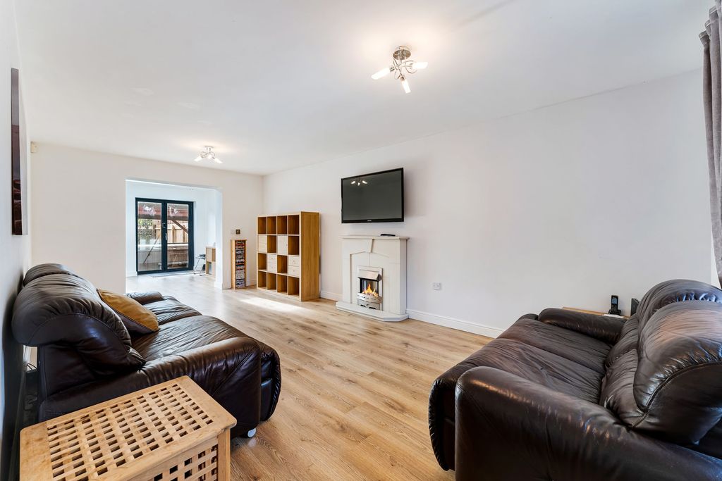 Property photo 2 of 34