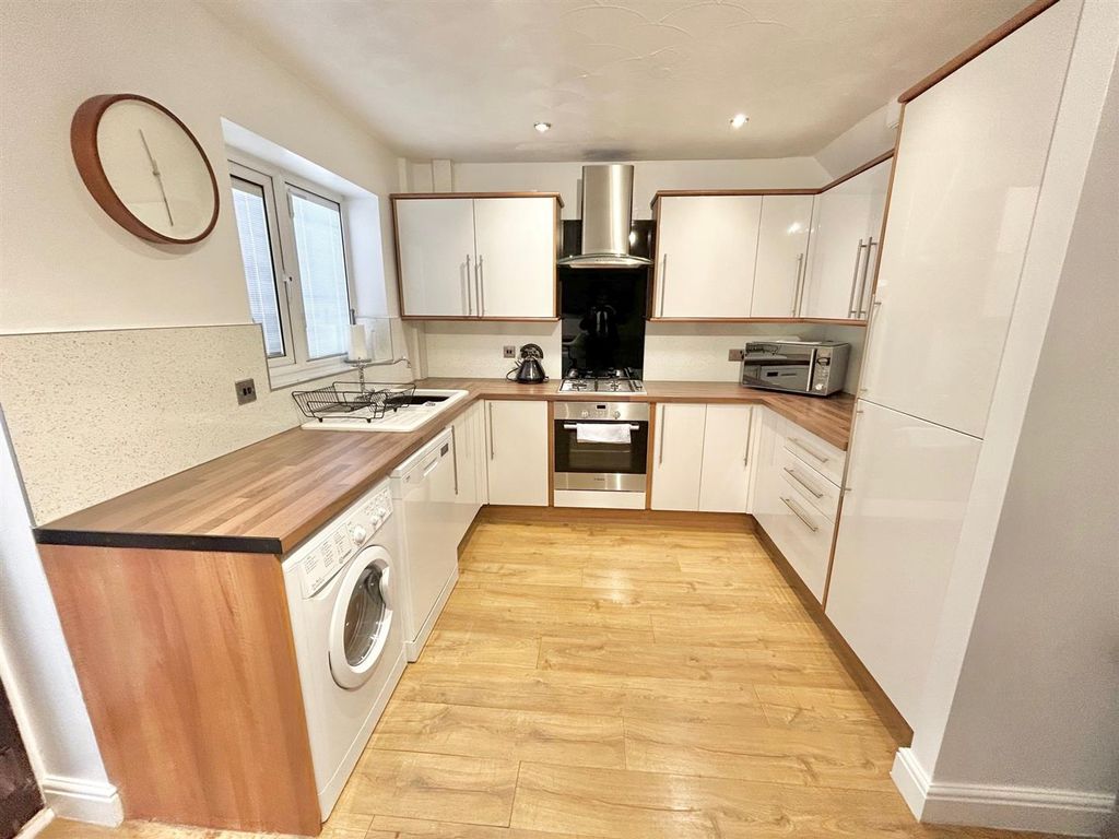 Property photo 3 of 16 Kitchen.Jpg