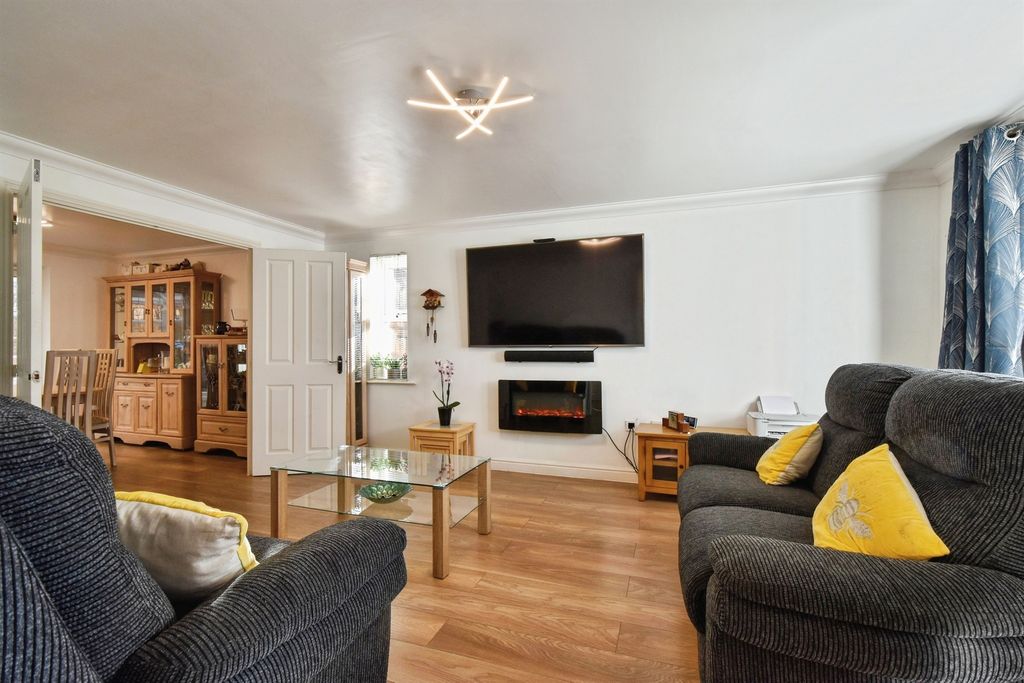 Property photo 3 of 21