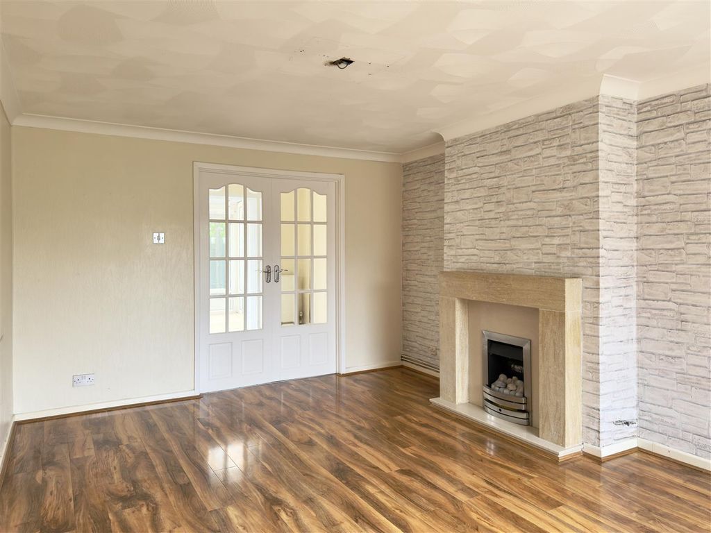 Property photo 3 of 27 Lounge/Dining Room