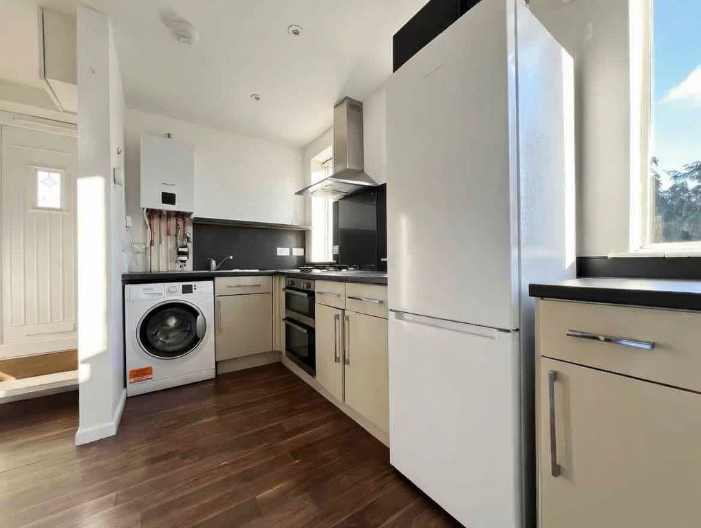 Property photo 2 of 6