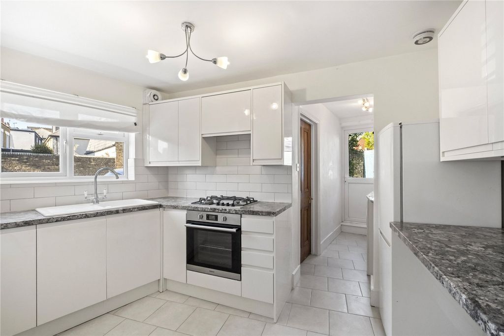 Property photo 3 of 10 Kitchen