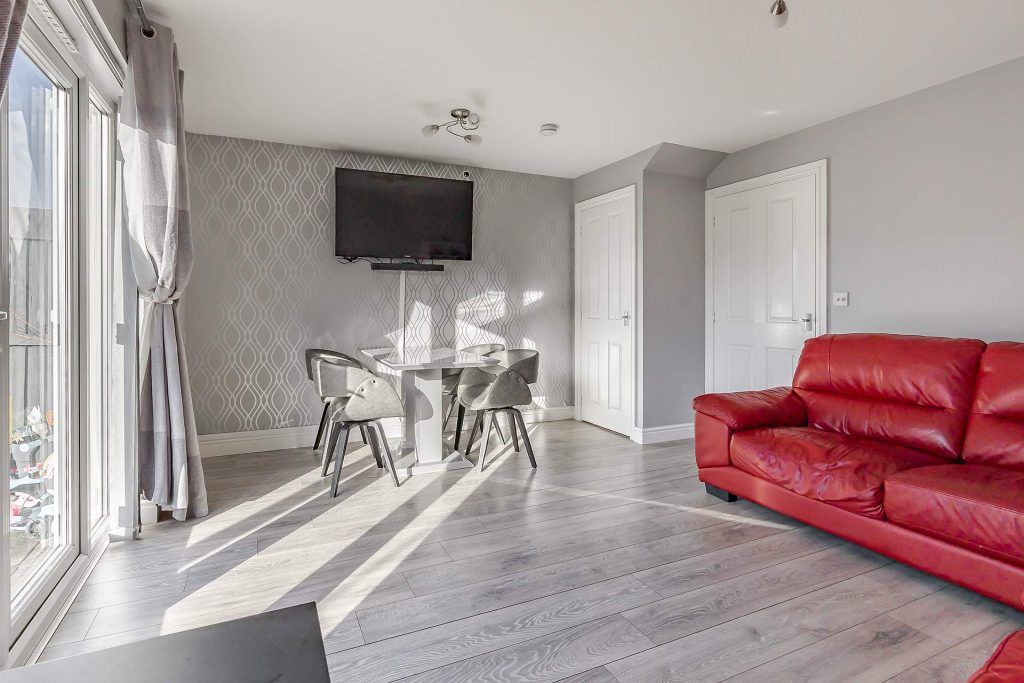 Property photo 2 of 25