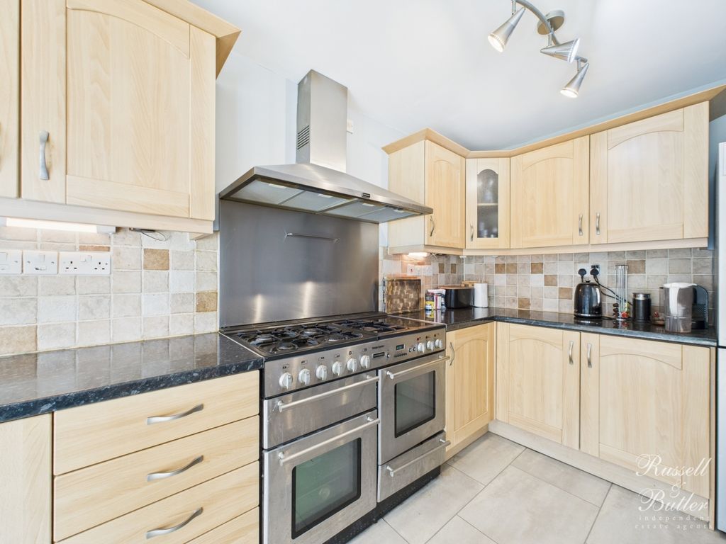 Property photo 3 of 19 Cam01995G0-Pr0282-Still010