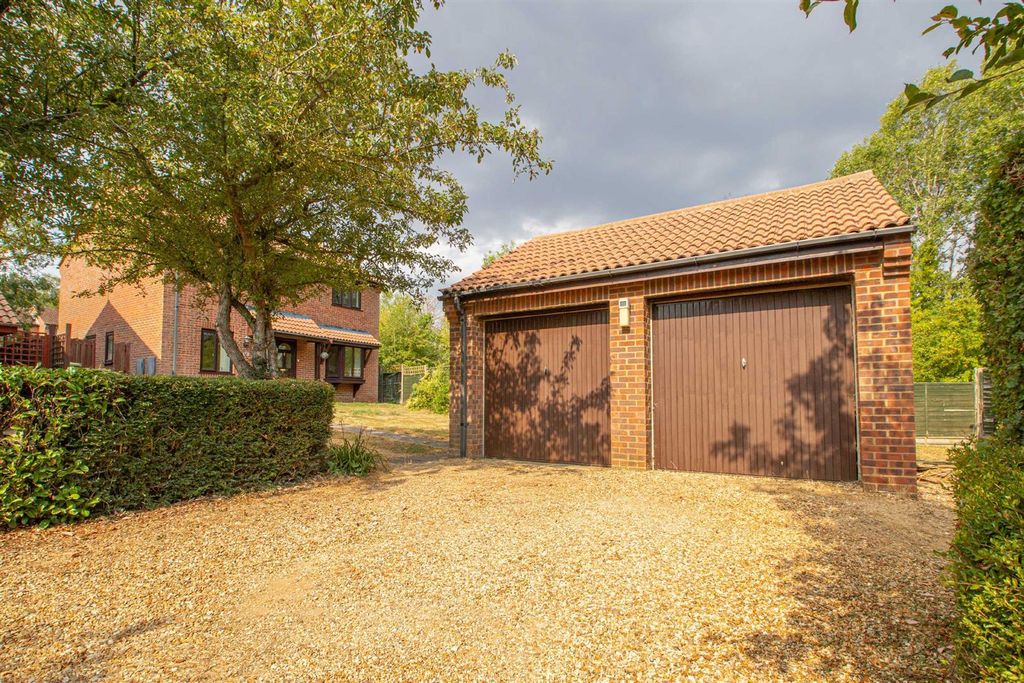 Property photo 2 of 25