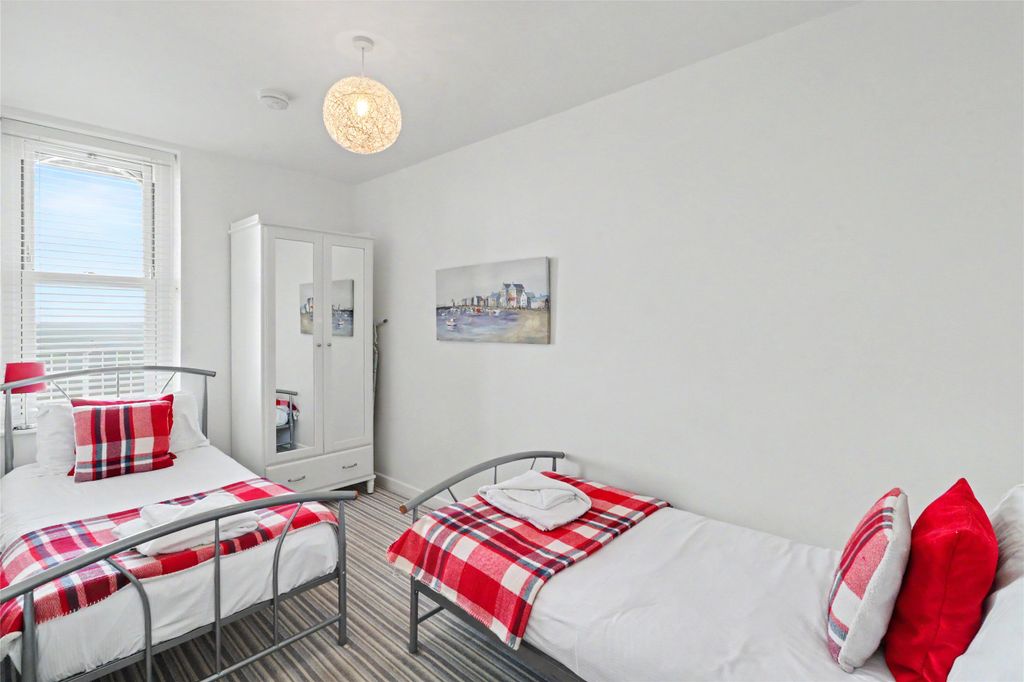 3 bed flat for saleCapstone Crescent, Ilfracombe, Devon EX34 photo 5