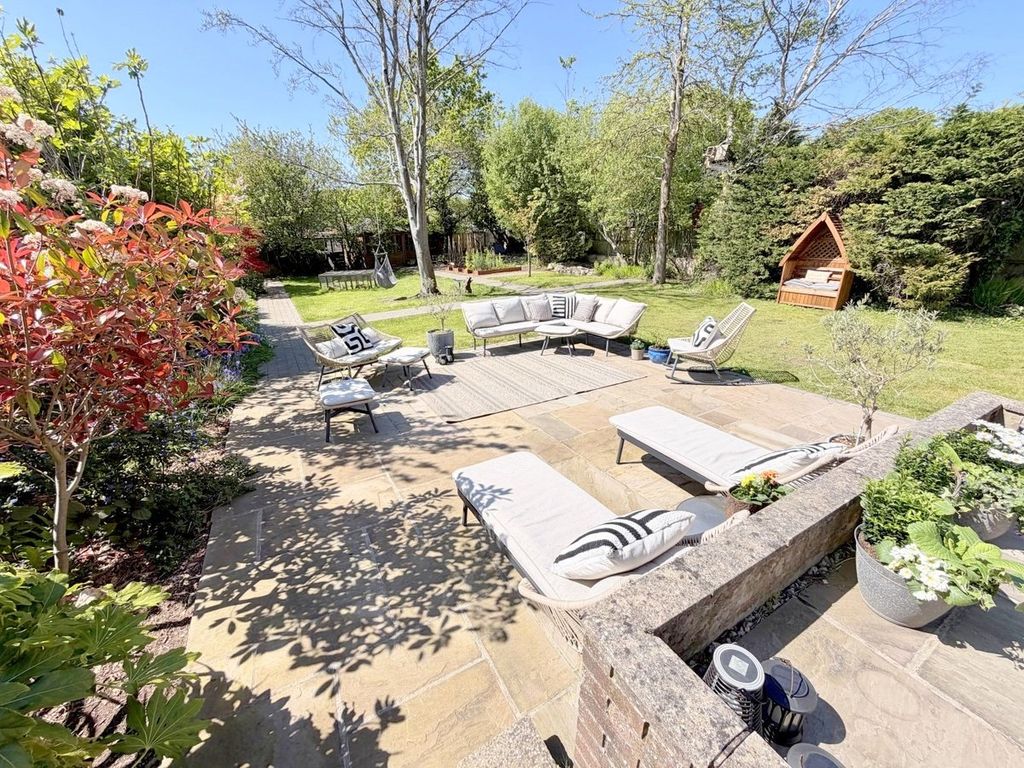 Property photo 3 of 39