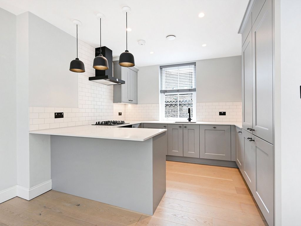 Property photo 2 of 18 Shaftesbury Avenue