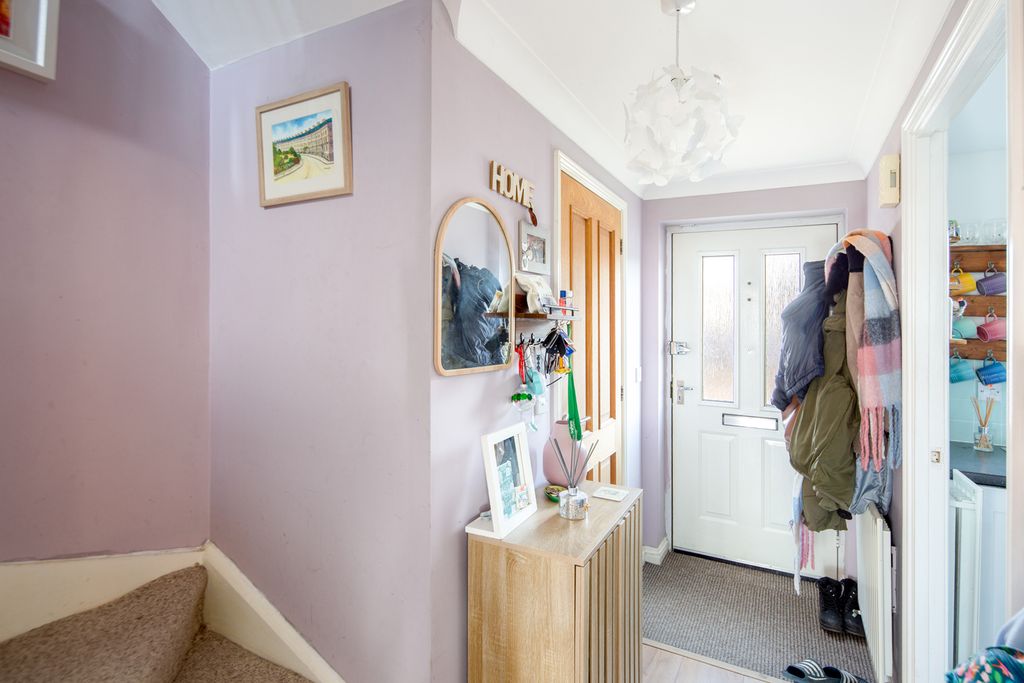 Property photo 2 of 21 Entrance Hall