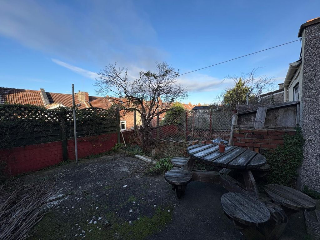 Property photo 2 of 7 Garden