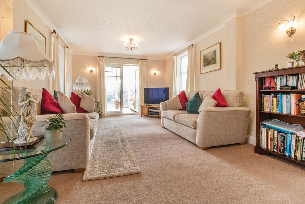 Property photo 3 of 18