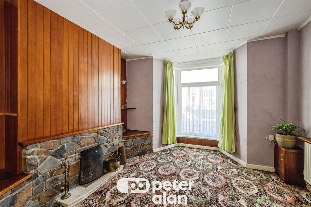 Property photo 3 of 18