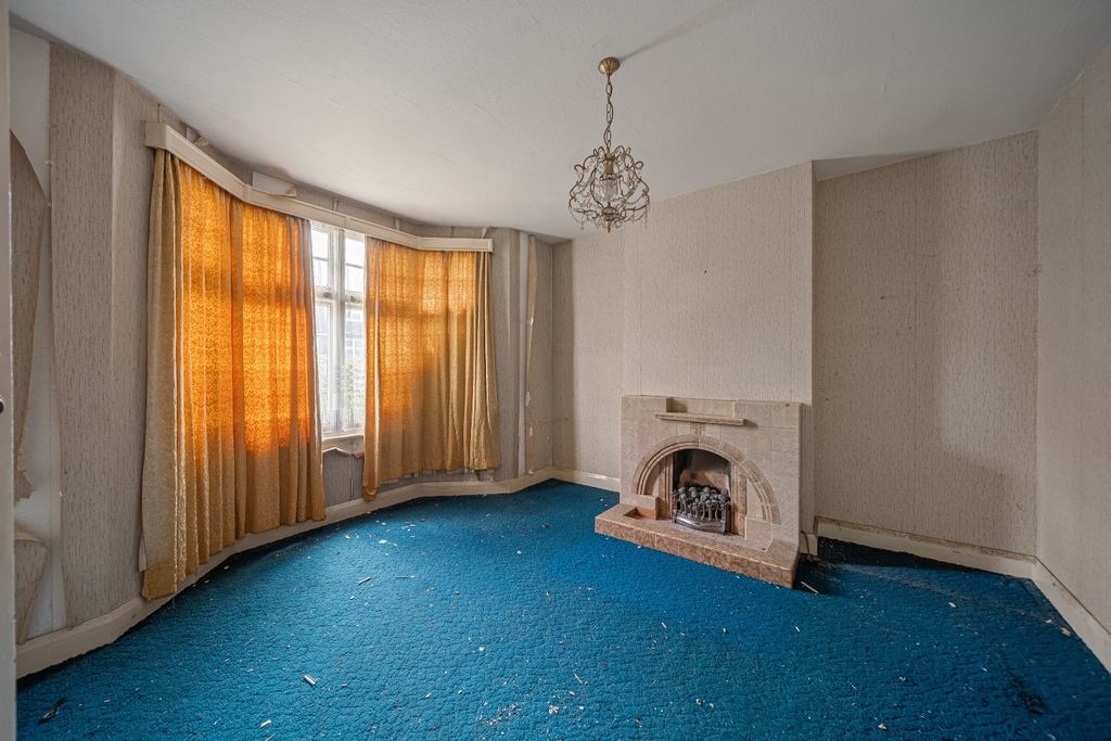 Property photo 2 of 11 4837852