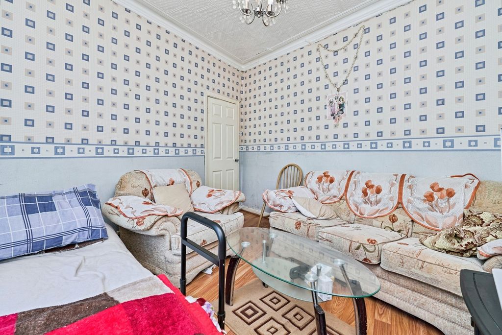 Property photo 2 of 16 Pbox-Img.Jpg